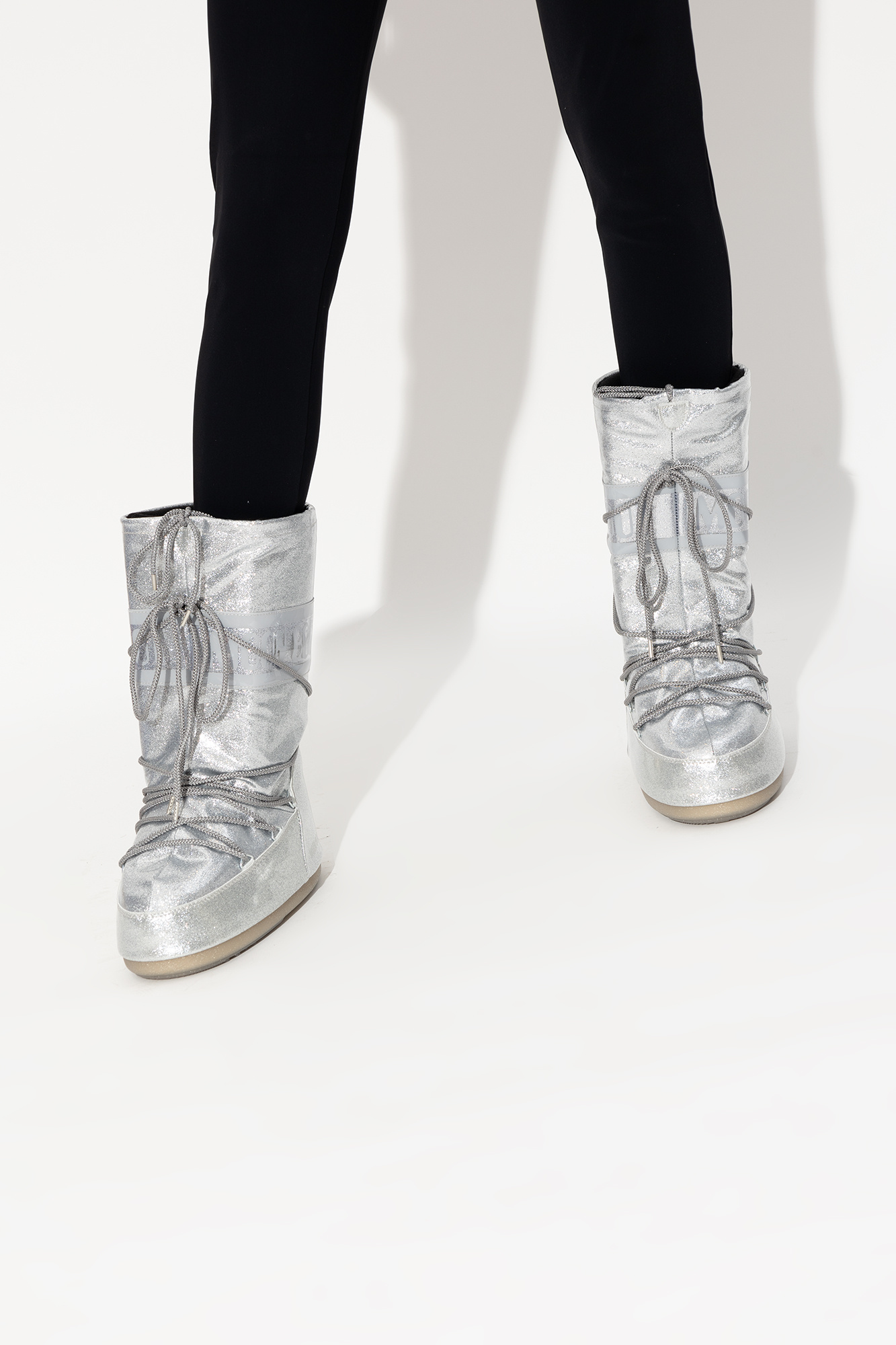 Silver best sale moon boots